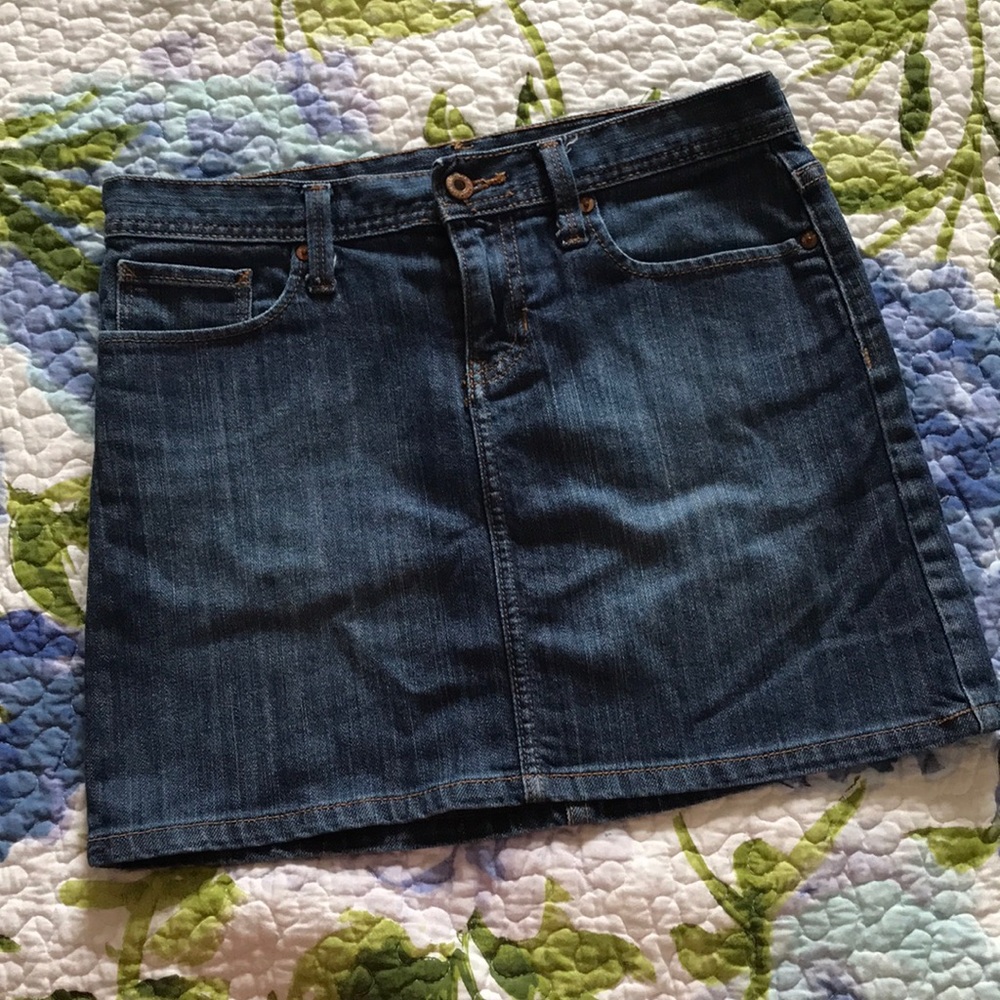⚜️Gap denim skirt fleur de lis pocket ⚜️